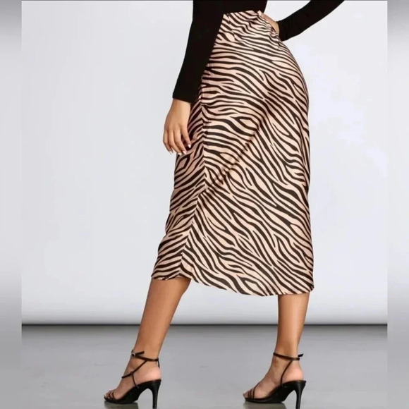 Forever 21 Annie High Front Slit Animal Print Midi Skirt - Picture 1 of 15